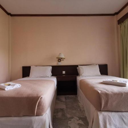 Oyo 89972 Borneo Paradise Beach Hotel โกตาคินาบาลู ภายนอก รูปภาพ
