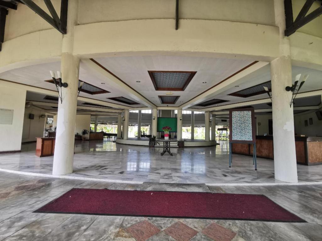 Oyo 89972 Borneo Paradise Beach Hotel โกตาคินาบาลู ภายนอก รูปภาพ