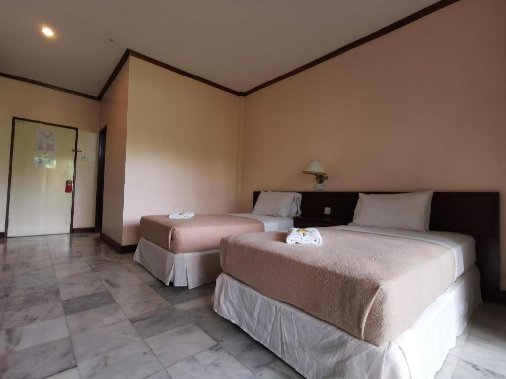 Oyo 89972 Borneo Paradise Beach Hotel โกตาคินาบาลู ภายนอก รูปภาพ