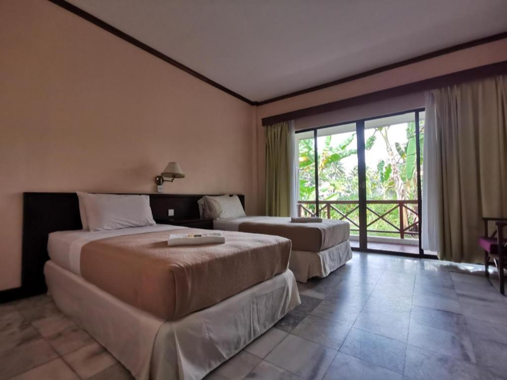 Oyo 89972 Borneo Paradise Beach Hotel โกตาคินาบาลู ภายนอก รูปภาพ